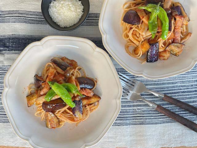 濃厚トマトペーストと秋茄子のシンプルパスタ