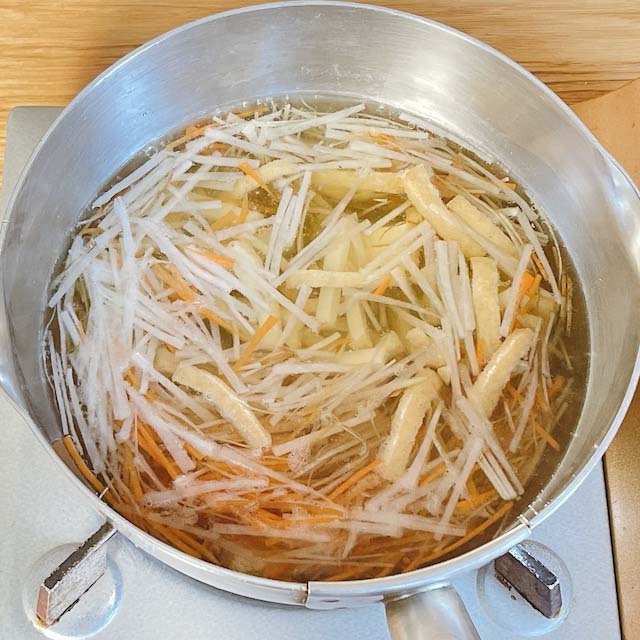 野菜、厚揚げを加熱